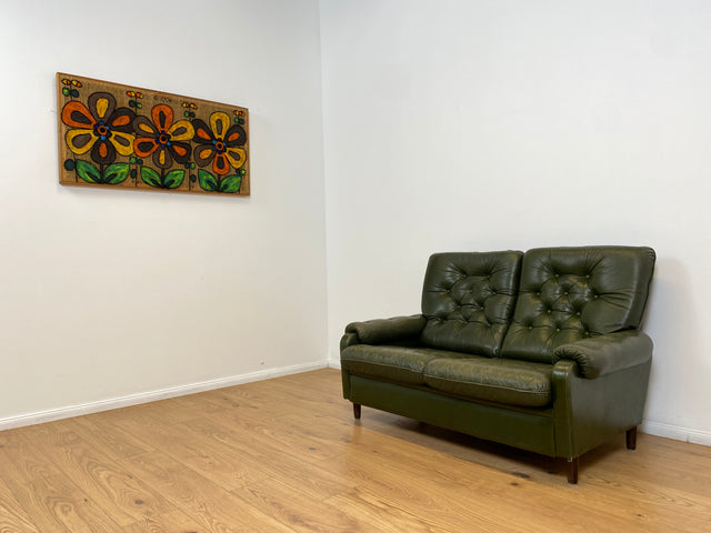WMK # Stylish and extremely comfortable Scandinavian leather sofa with quilted genuine leather cover in green with a characteristic aged patina # Sofa Couch Leather Couch 2-seater Chesterfield Leather Vintage