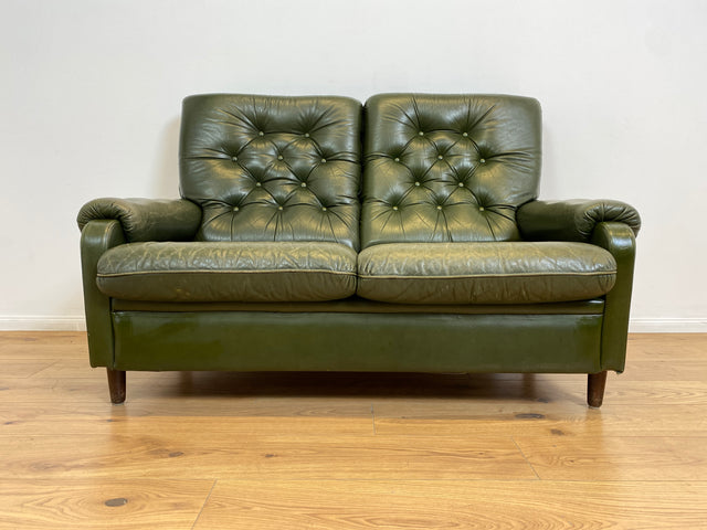 WMK # Stylish and extremely comfortable Scandinavian leather sofa with quilted genuine leather cover in green with a characteristic aged patina # Sofa Couch Leather Couch 2-seater Chesterfield Leather Vintage