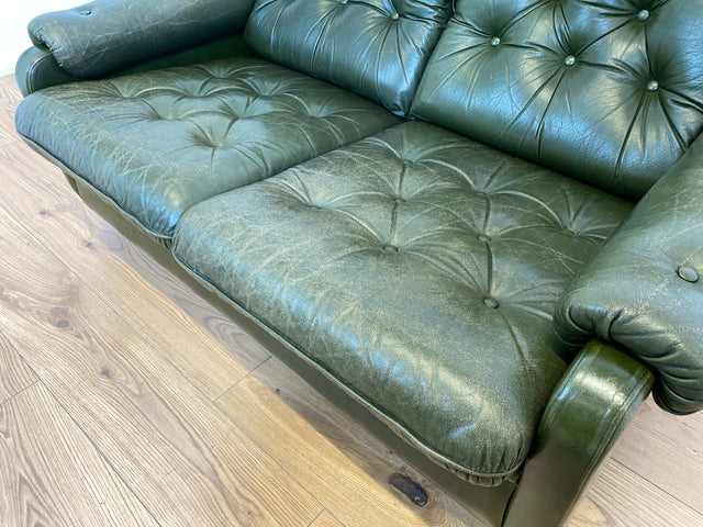 WMK # Stylish and extremely comfortable Scandinavian leather sofa with quilted genuine leather cover in green with a characteristic aged patina # Sofa Couch Leather Couch 2-seater Chesterfield Leather Vintage