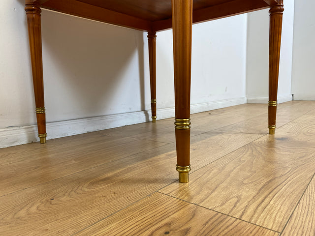 WMK # Hübscher, formschöner und gut erhaltener Stilmöbel Couchtisch aus Kirschholz mit fein gedrechselten Tischbeinen # Salontisch Wohnzimmertisch Beistelltisch Sofatisch Coffee Table Vintage Retro