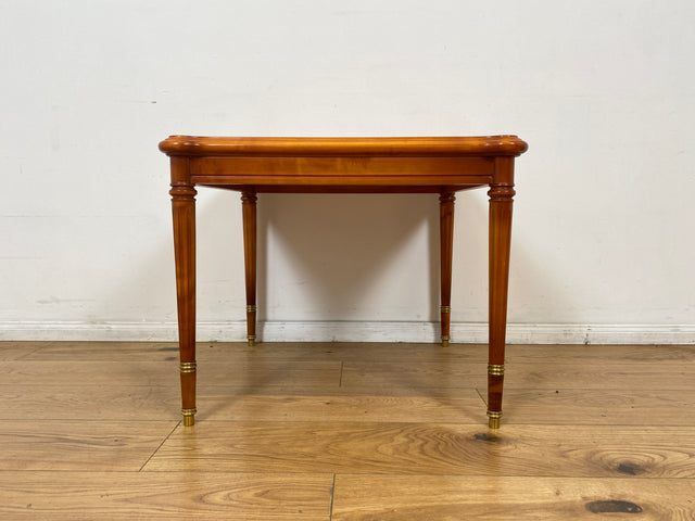 WMK # Hübscher, formschöner und gut erhaltener Stilmöbel Couchtisch aus Kirschholz mit fein gedrechselten Tischbeinen # Salontisch Wohnzimmertisch Beistelltisch Sofatisch Coffee Table Vintage Retro