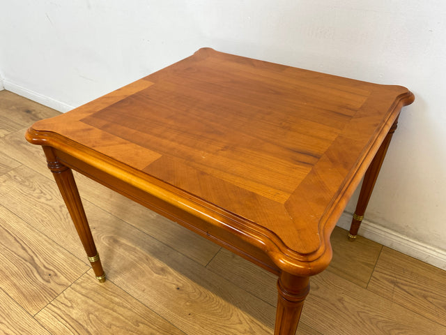 WMK # Hübscher, formschöner und gut erhaltener Stilmöbel Couchtisch aus Kirschholz mit fein gedrechselten Tischbeinen # Salontisch Wohnzimmertisch Beistelltisch Sofatisch Coffee Table Vintage Retro