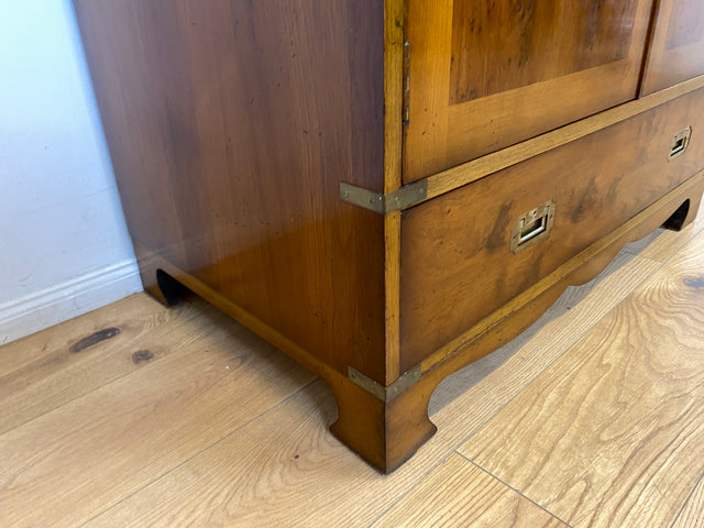 WMK # Eleganter und geräumiger Stilmöbel Kleiderschrank im englischem Stil ähnlich Harrods mit Schubladen und Messingbeschlägen # Schrank Schlafzimmerschrank Wardrobe Colonial Kennedy Military Vintage