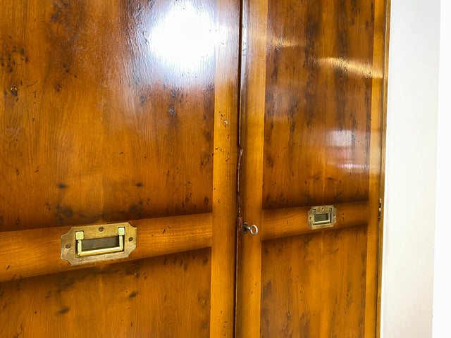 WMK # Eleganter und geräumiger Stilmöbel Kleiderschrank im englischem Stil ähnlich Harrods mit Schubladen und Messingbeschlägen # Schrank Schlafzimmerschrank Wardrobe Colonial Kennedy Military Vintage