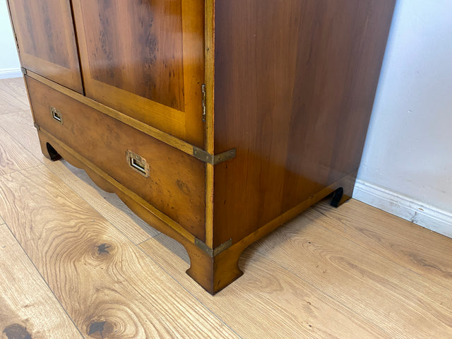 WMK # Eleganter und geräumiger Stilmöbel Kleiderschrank im englischem Stil ähnlich Harrods mit Schubladen und Messingbeschlägen # Schrank Schlafzimmerschrank Wardrobe Colonial Kennedy Military Vintage