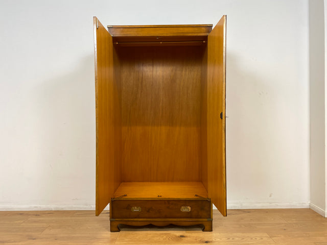 WMK # Eleganter und geräumiger Stilmöbel Kleiderschrank im englischem Stil ähnlich Harrods mit Schubladen und Messingbeschlägen # Schrank Schlafzimmerschrank Wardrobe Colonial Kennedy Military Vintage