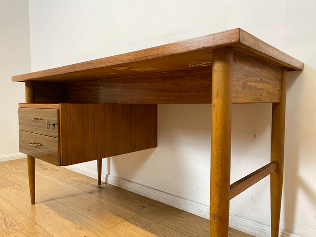 WMK I Versand 85€ I Stilvoller kleiner Mid-Century Schreibtisch , freistehend, mit Schubladen & Messinggriffen I Desk Arbeitstisch Bürotisch Sekretär DDR 60er 70er Vintage Berlin Regensburg Flensburg