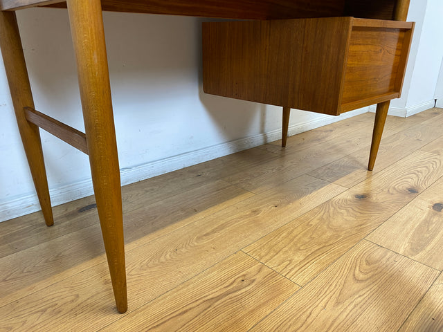 WMK I Versand 85€ I Stilvoller kleiner Mid-Century Schreibtisch , freistehend, mit Schubladen & Messinggriffen I Desk Arbeitstisch Bürotisch Sekretär DDR 60er 70er Vintage Berlin Regensburg Flensburg