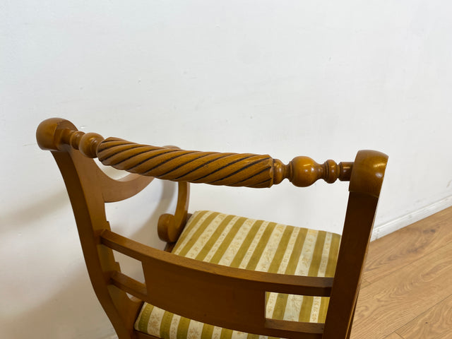 WMK # Formschöner und sehr gut erhaltener Vintage Armlehnstuhl in englischem Stil mit Intarsien und gestreiftem Bezug # Stuhl Sessel Schreibtischstuhl Chair Armlehnen Empire Regency Vintage Stilmöbel