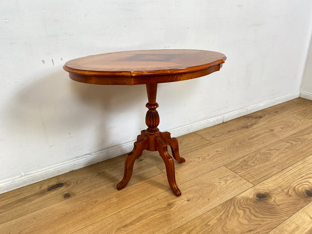 WMK Stilvoller und sehr gute erhaltener Vintage Beistelltisch im antiken Stile in Kirschholz mit fein gedrechselter Mittelsäule I Tisch Salontisch Couchtisch Ablage Lampentisch Stilmöbel Barock Berlin