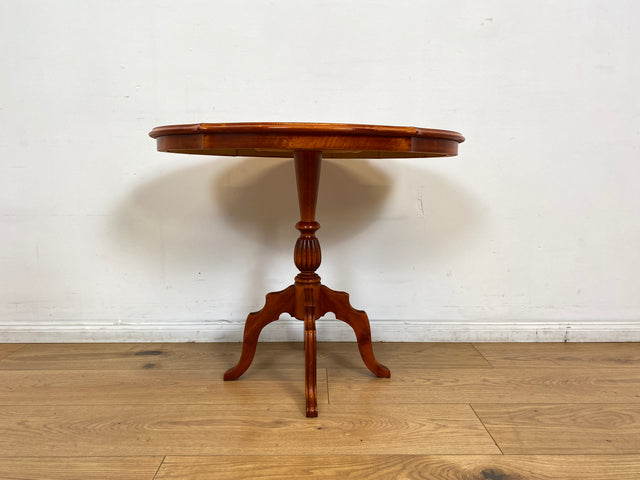WMK Stilvoller und sehr gute erhaltener Vintage Beistelltisch im antiken Stile in Kirschholz mit fein gedrechselter Mittelsäule I Tisch Salontisch Couchtisch Ablage Lampentisch Stilmöbel Barock Berlin
