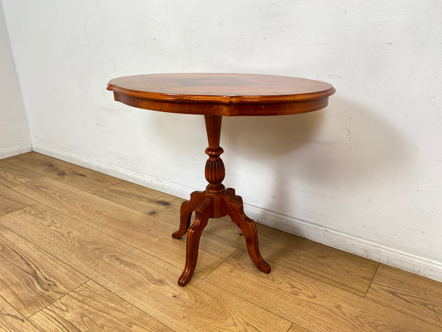 WMK Stilvoller und sehr gute erhaltener Vintage Beistelltisch im antiken Stile in Kirschholz mit fein gedrechselter Mittelsäule I Tisch Salontisch Couchtisch Ablage Lampentisch Stilmöbel Barock Berlin