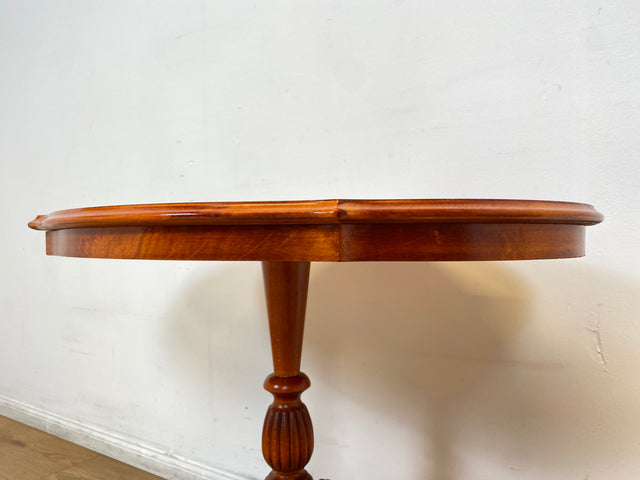 WMK Stilvoller und sehr gute erhaltener Vintage Beistelltisch im antiken Stile in Kirschholz mit fein gedrechselter Mittelsäule I Tisch Salontisch Couchtisch Ablage Lampentisch Stilmöbel Barock Berlin