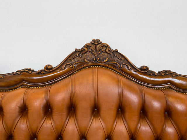 WMK # Wunderbares und gut erhaltenes Vintage Ledersofa im Antiken Stil mit gestepptem Echtleder Bezug & Nussbaum Rahmen # Sofa Couch Ledercouch Chesterfield Chippendale Rokoko Barock Leder Stilmöbel