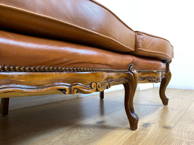 WMK # Wunderbares und gut erhaltenes Vintage Ledersofa im Antiken Stil mit gestepptem Echtleder Bezug & Nussbaum Rahmen # Sofa Couch Ledercouch Chesterfield Chippendale Rokoko Barock Leder Stilmöbel