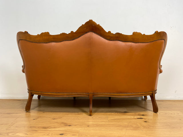 WMK # Wunderbares und gut erhaltenes Vintage Ledersofa im Antiken Stil mit gestepptem Echtleder Bezug & Nussbaum Rahmen # Sofa Couch Ledercouch Chesterfield Chippendale Rokoko Barock Leder Stilmöbel