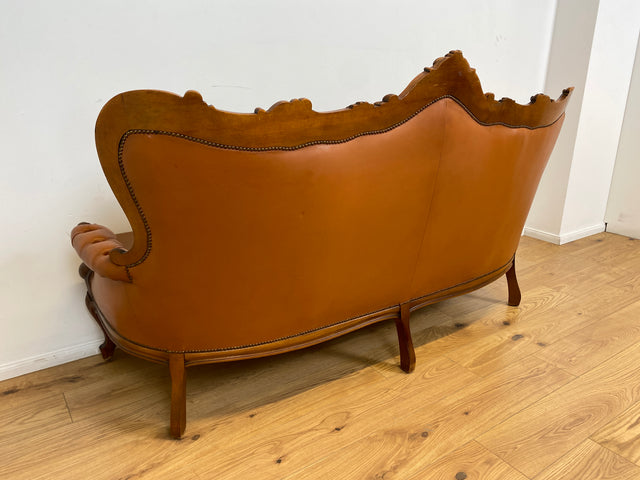 WMK # Wunderbares und gut erhaltenes Vintage Ledersofa im Antiken Stil mit gestepptem Echtleder Bezug & Nussbaum Rahmen # Sofa Couch Ledercouch Chesterfield Chippendale Rokoko Barock Leder Stilmöbel