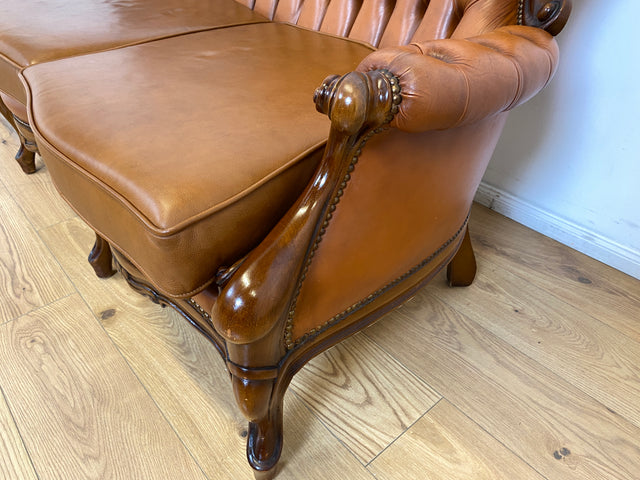 WMK # Wunderbares und gut erhaltenes Vintage Ledersofa im Antiken Stil mit gestepptem Echtleder Bezug & Nussbaum Rahmen # Sofa Couch Ledercouch Chesterfield Chippendale Rokoko Barock Leder Stilmöbel