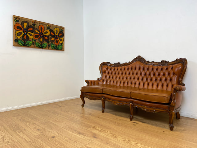 WMK # Wunderbares und gut erhaltenes Vintage Ledersofa im Antiken Stil mit gestepptem Echtleder Bezug & Nussbaum Rahmen # Sofa Couch Ledercouch Chesterfield Chippendale Rokoko Barock Leder Stilmöbel