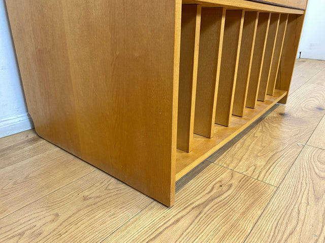 WMK I Heller Vintage Phonoschrank in Esche mit Vinyl Regal und Plattenspieler Fach I Vinylschrank Schalplattenschrank Plattenschrank LP Regal Kommode Sideboard Retro 60er 70er I Berlin Köln Stuttgart