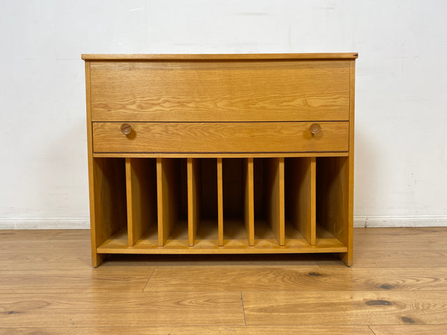 WMK I Heller Vintage Phonoschrank in Esche mit Vinyl Regal und Plattenspieler Fach I Vinylschrank Schalplattenschrank Plattenschrank LP Regal Kommode Sideboard Retro 60er 70er I Berlin Köln Stuttgart