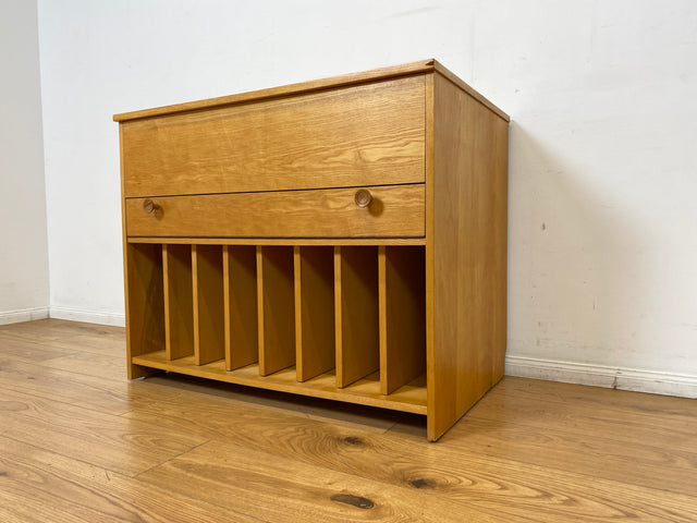 WMK I Heller Vintage Phonoschrank in Esche mit Vinyl Regal und Plattenspieler Fach I Vinylschrank Schalplattenschrank Plattenschrank LP Regal Kommode Sideboard Retro 60er 70er I Berlin Köln Stuttgart