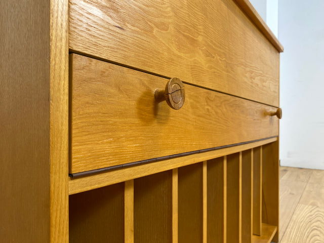 WMK I Heller Vintage Phonoschrank in Esche mit Vinyl Regal und Plattenspieler Fach I Vinylschrank Schalplattenschrank Plattenschrank LP Regal Kommode Sideboard Retro 60er 70er I Berlin Köln Stuttgart