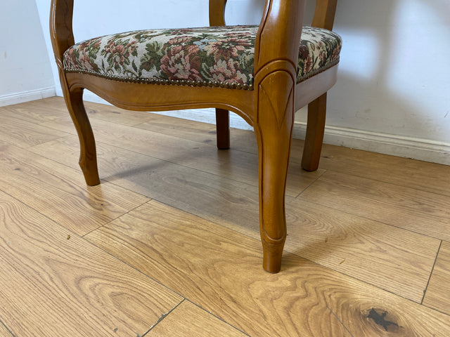 WMK I Eleganter und gut erhaltener Vintage Sessel im antiken Stil mit floralem Originalbezug