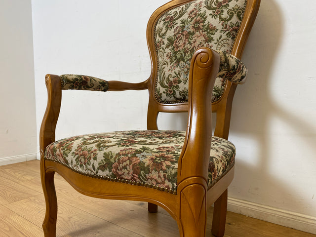 WMK I Eleganter und gut erhaltener Vintage Sessel im antiken Stil mit floralem Originalbezug