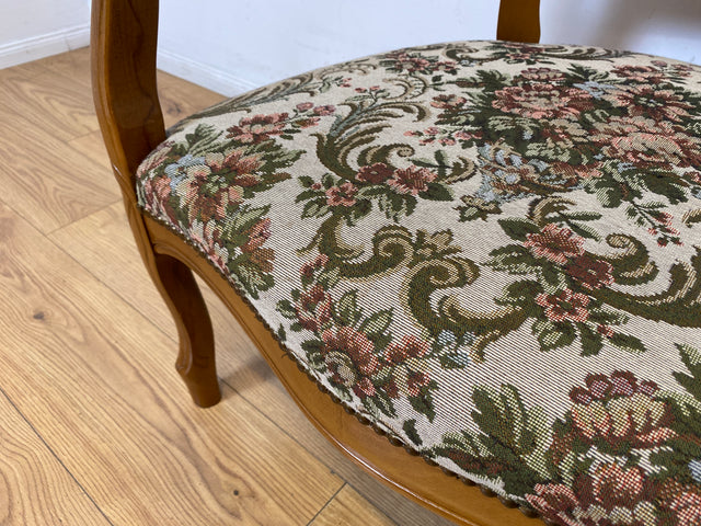 WMK I Eleganter und gut erhaltener Vintage Sessel im antiken Stil mit floralem Originalbezug
