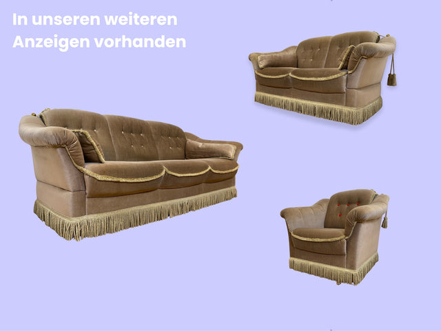 WMK I Äußerst gemütliches Vintage Sofa mit samtartigen beigen Originalbezug, Fransen & ausklappbaren Armlehnen