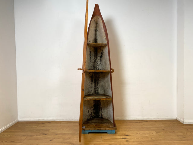 Boatwood by WMK I Einzigartige Vitrine handgefertigt aus altem Fischerboot I Glasvitrine Büchervitrine Bücherschrank Regal Geschirrschrank Küchenschrank Eckschrank Eckvitrine Einbaum Bootsmöbel Boot