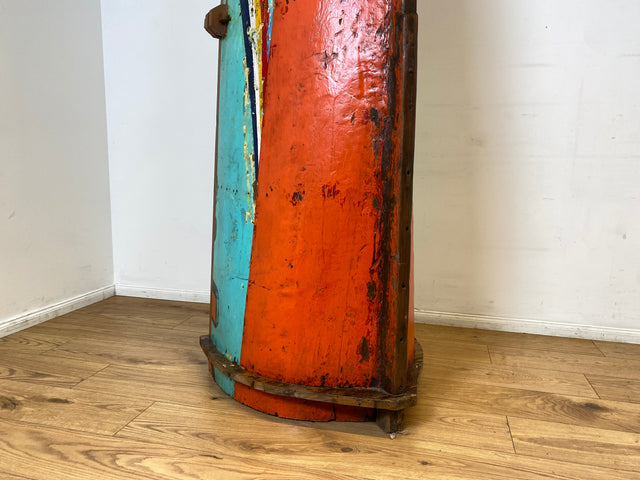 Boatwood by WMK I Einzigartige Vitrine handgefertigt aus altem Fischerboot I Glasvitrine Büchervitrine Bücherschrank Regal Geschirrschrank Küchenschrank Eckschrank Eckvitrine Einbaum Bootsmöbel Boot