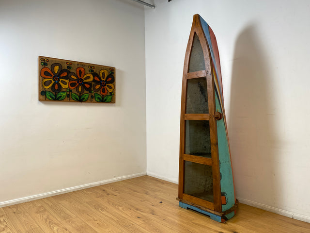 Boatwood by WMK I Einzigartige Vitrine handgefertigt aus altem Fischerboot I Glasvitrine Büchervitrine Bücherschrank Regal Geschirrschrank Küchenschrank Eckschrank Eckvitrine Einbaum Bootsmöbel Boot