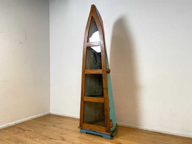 Boatwood by WMK I Einzigartige Vitrine handgefertigt aus altem Fischerboot I Glasvitrine Büchervitrine Bücherschrank Regal Geschirrschrank Küchenschrank Eckschrank Eckvitrine Einbaum Bootsmöbel Boot