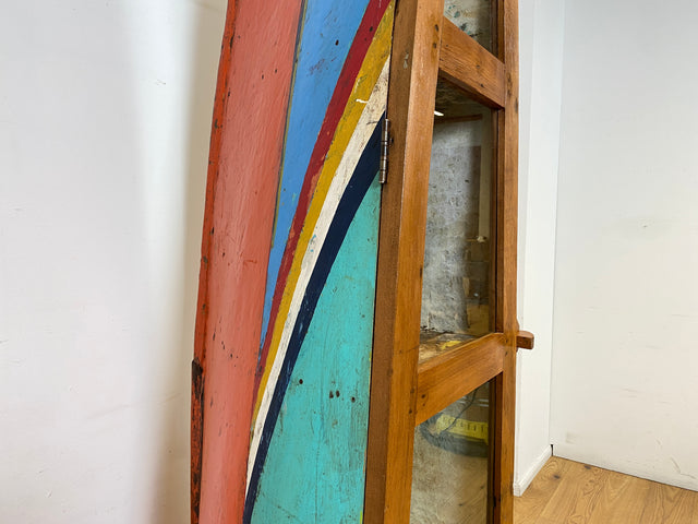 Boatwood by WMK I Einzigartige Vitrine handgefertigt aus altem Fischerboot I Glasvitrine Büchervitrine Bücherschrank Regal Geschirrschrank Küchenschrank Eckschrank Eckvitrine Einbaum Bootsmöbel Boot