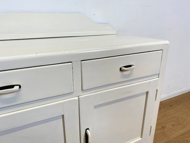 WMK I Formschöne weiße 1930er Jahre Art Deco Kommode aus vollem Holz mit Schubladen & hübschen Originalgriffen I Schrank Anrichte Sideboard Wickelkommode Wäschekommode Jugendstil Antik Vintage Berlin