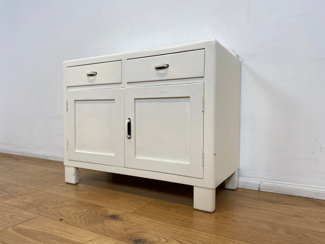 WMK I Formschöne weiße 1930er Jahre Art Deco Kommode aus vollem Holz mit Schubladen & hübschen Originalgriffen I Schrank Anrichte Sideboard Wickelkommode Wäschekommode Jugendstil Antik Vintage Berlin