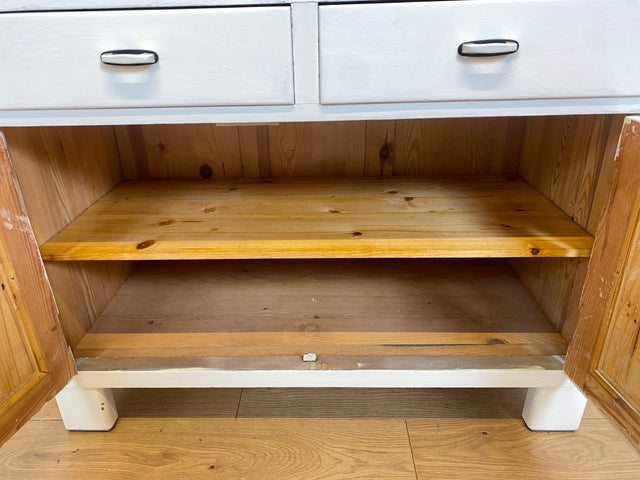 WMK I Formschöne weiße 1930er Jahre Art Deco Kommode aus vollem Holz mit Schubladen & hübschen Originalgriffen I Schrank Anrichte Sideboard Wickelkommode Wäschekommode Jugendstil Antik Vintage Berlin