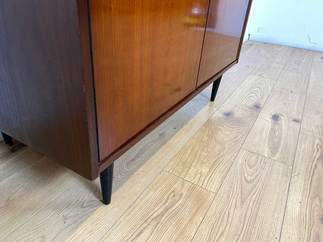 WMK I Perfekt aufgeteilter Mid-Century Kleiderschrank mit Schubladen & Kleiderstange I Schrank Wäscheschrank Schlafzimmerschrank Dielenschrank Garderobe Wardrobe 50er 60er Vintage Berlin Hamburg Köln