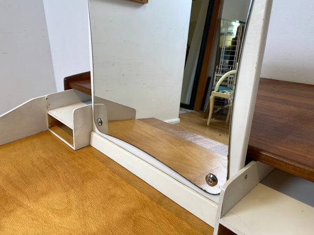 Das Highlight I Rare skandinavische Mid-Century Schminkkommode in Teakholz mit Schubladen & Spiegel I Kommode Sideboard Schminktisch Wäschekommode Frisierkommode Danish Design Vintage I
