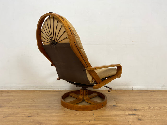 Eleganter & äußerst gemütlicher norwegischer Designer Drehsessel von Rybo Rykken mit beigem Echtleder Bezug