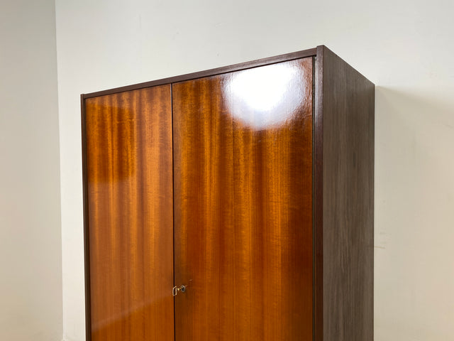 WMK I Perfekt aufgeteilter Mid-Century Kleiderschrank mit Schubladen & Kleiderstange I Schrank Wäscheschrank Schlafzimmerschrank Dielenschrank Garderobe Wardrobe 50er 60er Vintage Berlin Hamburg Köln