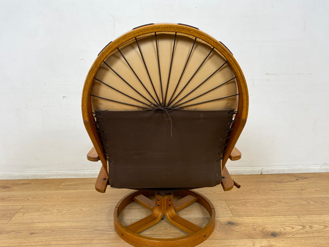 Eleganter & äußerst gemütlicher norwegischer Designer Drehsessel von Rybo Rykken mit beigem Echtleder Bezug