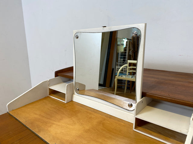 Das Highlight I Rare skandinavische Mid-Century Schminkkommode in Teakholz mit Schubladen & Spiegel I Kommode Sideboard Schminktisch Wäschekommode Frisierkommode Danish Design Vintage I