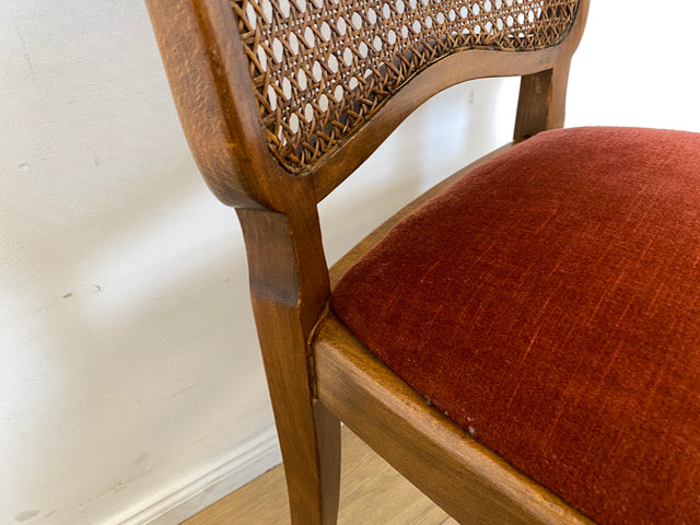 Set aus 4 wunderschönen 50er Jahre Chippendale Esszimmerstühlen mit Wiener Geflecht & bordeaux rotem Bezug I 4er Stühle Holzstühle Küchenstühle Mid-Century Vintage Barock I