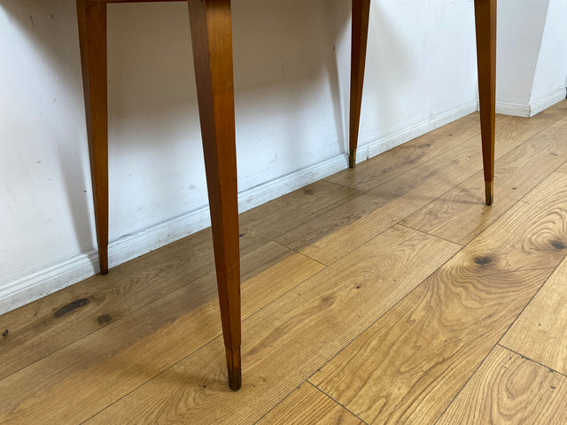 WMK I Besonders schöner hoher Mid-Century Couchtisch mit Mosaik Fliesen und konischen Füßen