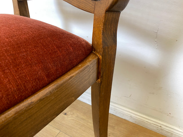 Set aus 4 wunderschönen 50er Jahre Chippendale Esszimmerstühlen mit Wiener Geflecht & bordeaux rotem Bezug I 4er Stühle Holzstühle Küchenstühle Mid-Century Vintage Barock I