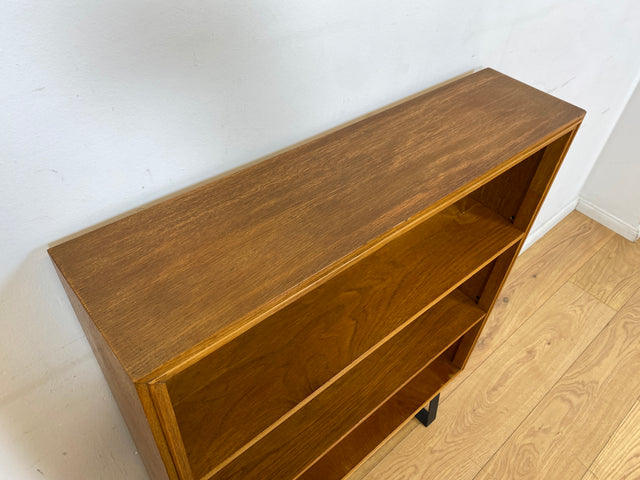 Stilvolles helles Mid-Century Regal , Vollholz, mit verstellb. Regalböden & neuen Metallfüßen I Holzregal Bücherregal Bücherschrank Küchenregal Regalwand Vintage Retro 60er I