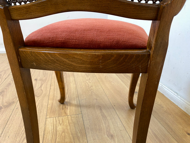 Set aus 4 wunderschönen 50er Jahre Chippendale Esszimmerstühlen mit Wiener Geflecht & bordeaux rotem Bezug I 4er Stühle Holzstühle Küchenstühle Mid-Century Vintage Barock I